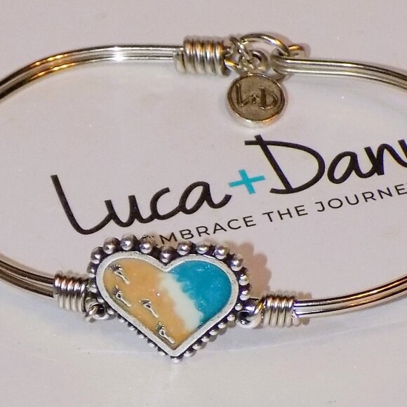 New Luca & Danni Footprints In the Sand Hidden Message Heart Bracelet. - Picture 1 of 6